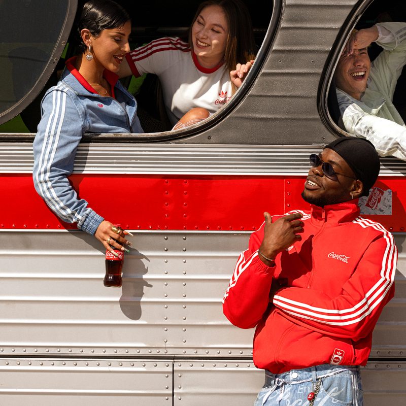 adidas Originals y Coca-Cola celebran la FIFA WORLD CUP 2026 con una colección inspirada en la cultura futbolera que también se vive en Perú